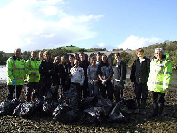 Police litter pick 2